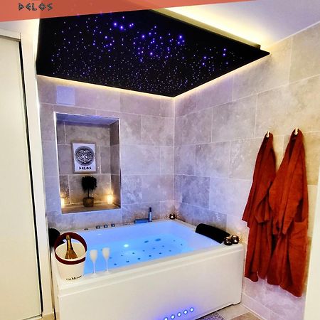 - La Suite Delos - Jacuzzi 2 Places - Centre Ville A Pied - Lit Queen Size - Parking Privee - Wifi - City Center Within Walking Distance - Quimper Bagian luar foto