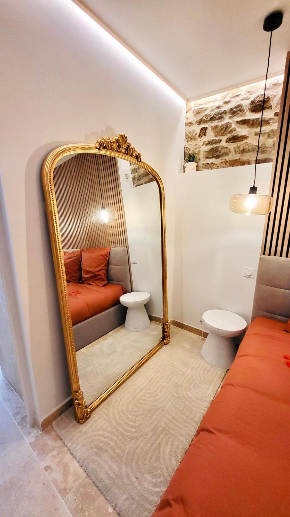 - La Suite Delos - Jacuzzi 2 Places - Centre Ville A Pied - Lit Queen Size - Parking Privee - Wifi - City Center Within Walking Distance - Quimper Bagian luar foto