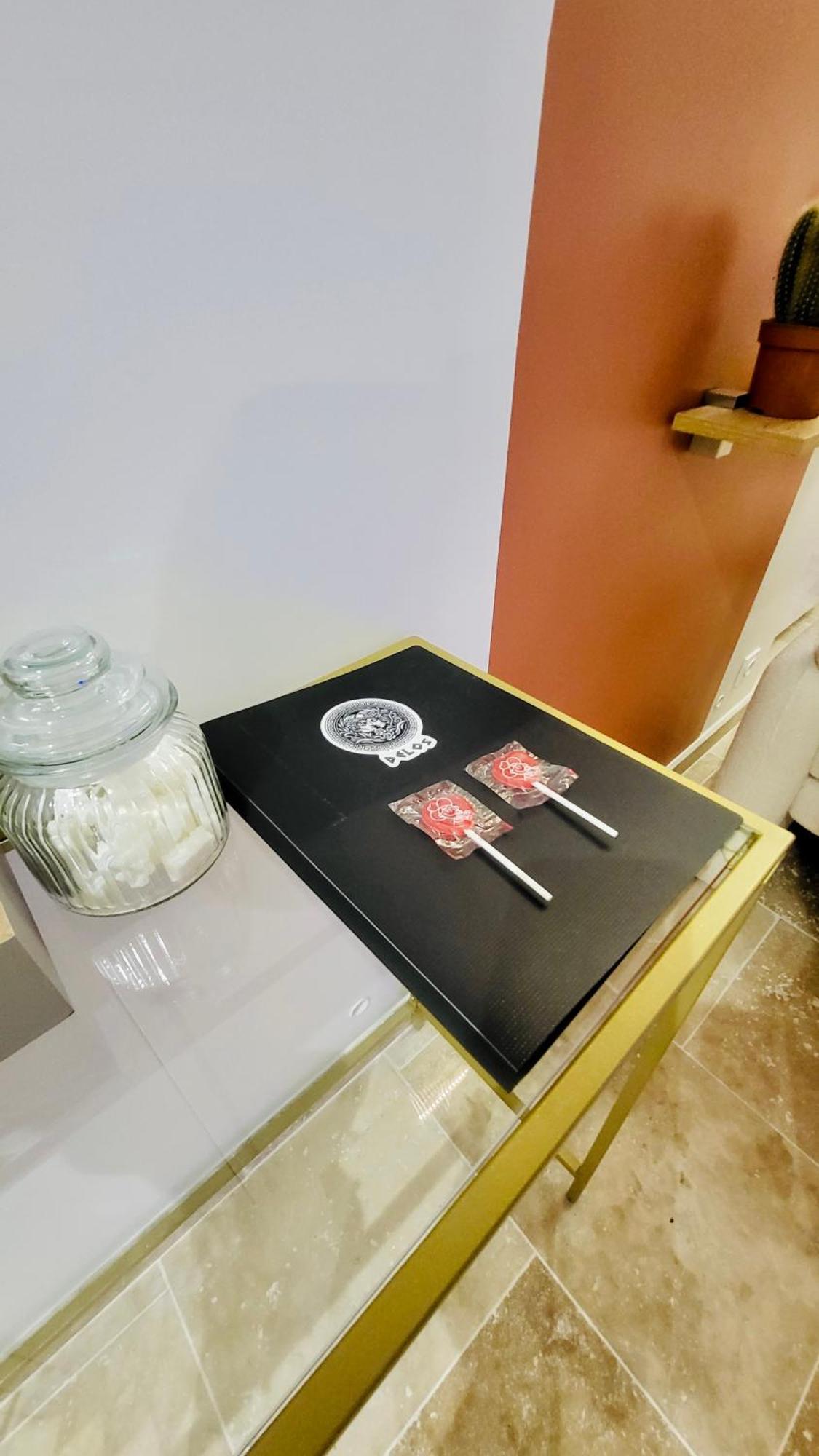 - La Suite Delos - Jacuzzi 2 Places - Centre Ville A Pied - Lit Queen Size - Parking Privee - Wifi - City Center Within Walking Distance - Quimper Bagian luar foto