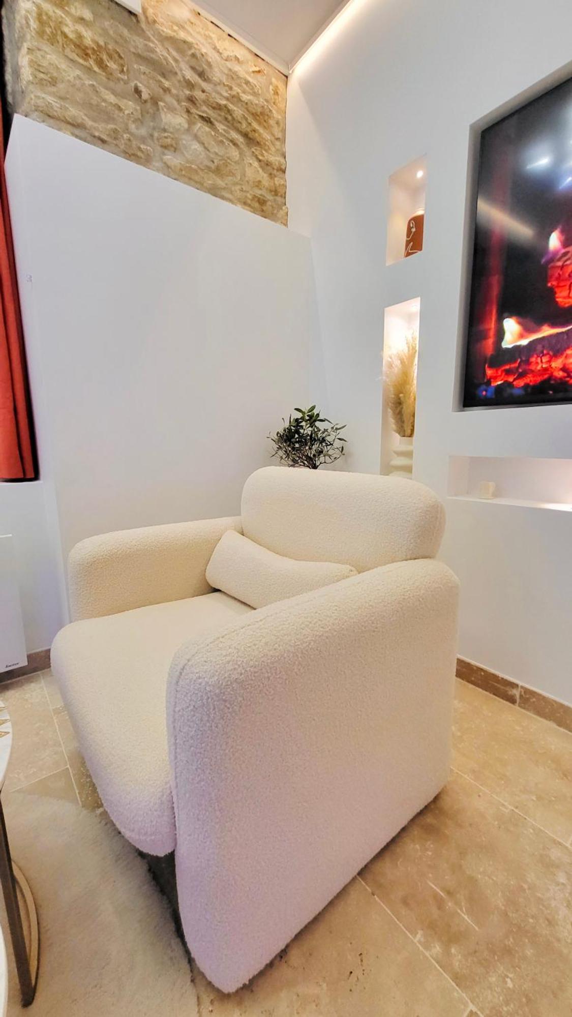 - La Suite Delos - Jacuzzi 2 Places - Centre Ville A Pied - Lit Queen Size - Parking Privee - Wifi - City Center Within Walking Distance - Quimper Bagian luar foto