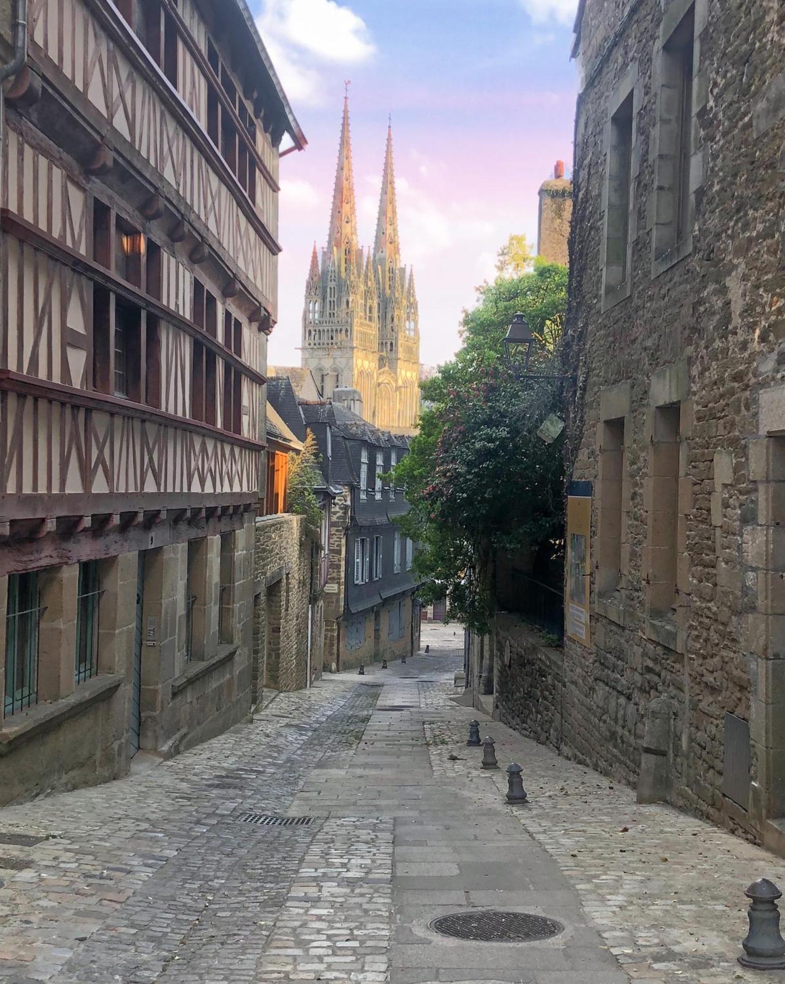 - La Suite Delos - Jacuzzi 2 Places - Centre Ville A Pied - Lit Queen Size - Parking Privee - Wifi - City Center Within Walking Distance - Quimper Bagian luar foto