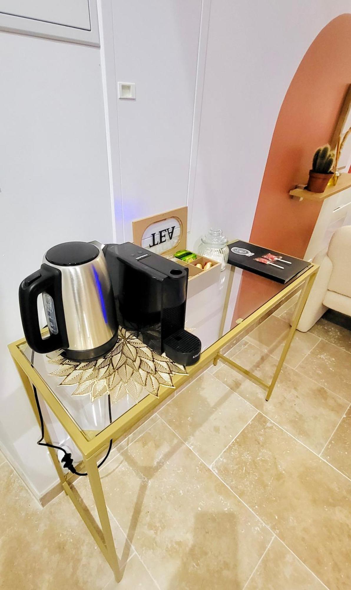 - La Suite Delos - Jacuzzi 2 Places - Centre Ville A Pied - Lit Queen Size - Parking Privee - Wifi - City Center Within Walking Distance - Quimper Bagian luar foto