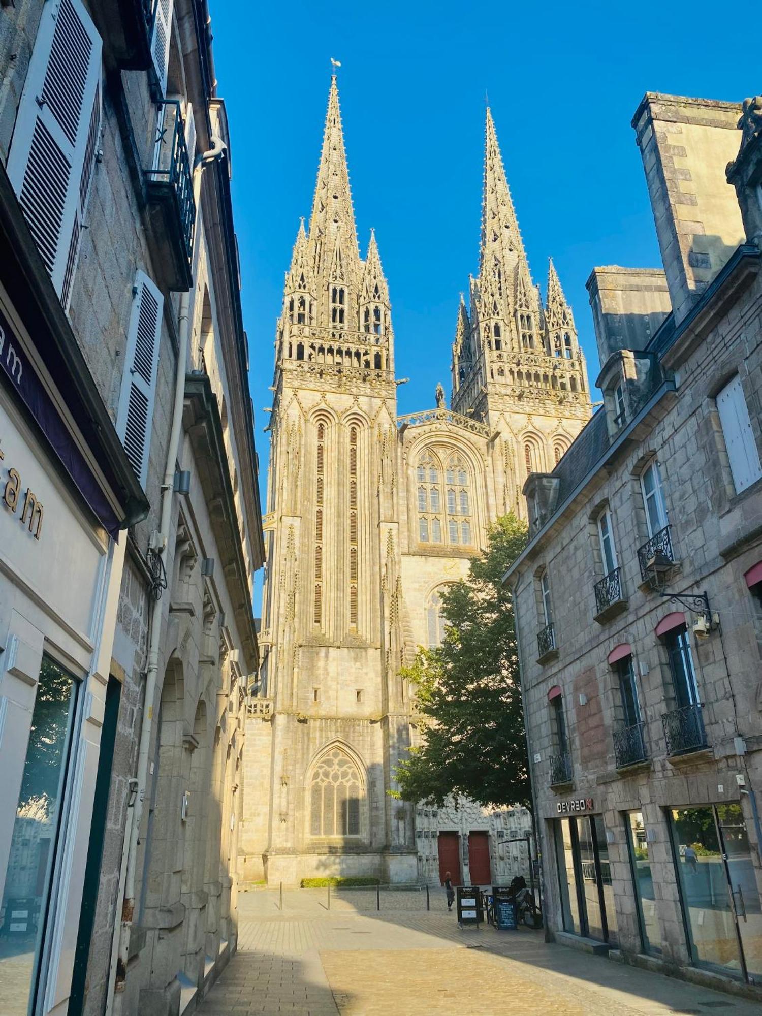 - La Suite Delos - Jacuzzi 2 Places - Centre Ville A Pied - Lit Queen Size - Parking Privee - Wifi - City Center Within Walking Distance - Quimper Bagian luar foto